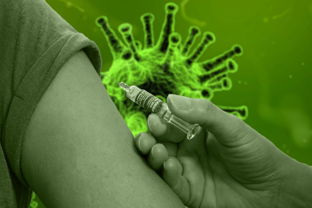 CNCAV vine cu precizări despre primul român care a suferit o reacție adversă severă la vaccinarea împotriva COVID-19