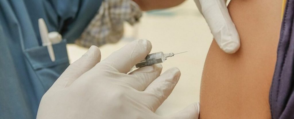 Ministrul Sănătății, acuzat că și-a vaccinat prietenii pe „blat”! Președintele i-a cerut demisia!
