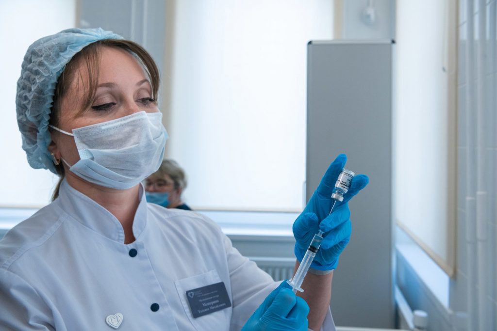 Rusia, undă verde pentru al treilea vaccin antiCovid! Primele doze, livrate populației în luna martie