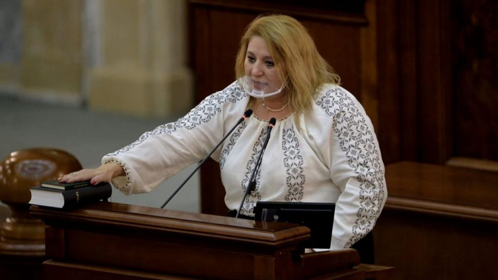 Jurnalista Delia Marinescu, angajată să traducă întrebările din interviul Rai Uno pentru Diana Șoșoacă, explică de la ce a pornit scandalul
