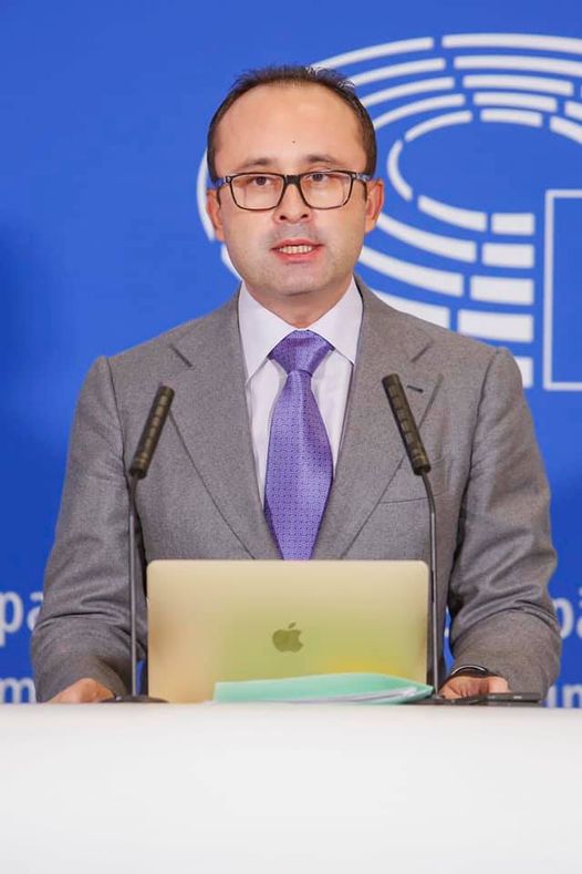 Eurodeputatul Cristian Busoi: ”Fără UE, România n-ar fi avut vaccin, în competiția globală. Susțin poziția exprimată de PPE pentru continuarea presiunii din partea Comisiei Europene pe companiile producătoare”