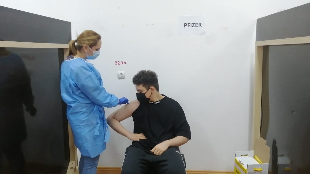 Cel mai tânăr român vaccinat până acum numai ce a împlinit 16 ani. Ce mesaj le transmite el românilor