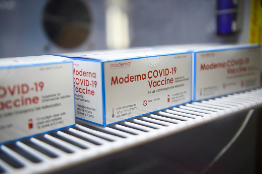 Peste 160.000 de doze de vaccin Moderna ajung vineri în România