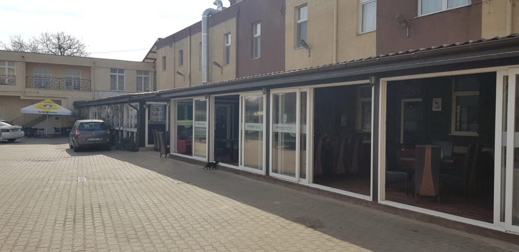 O proprietară de terasă din Alba Iulia reclamă că a fost amendată din parcare de polițiști