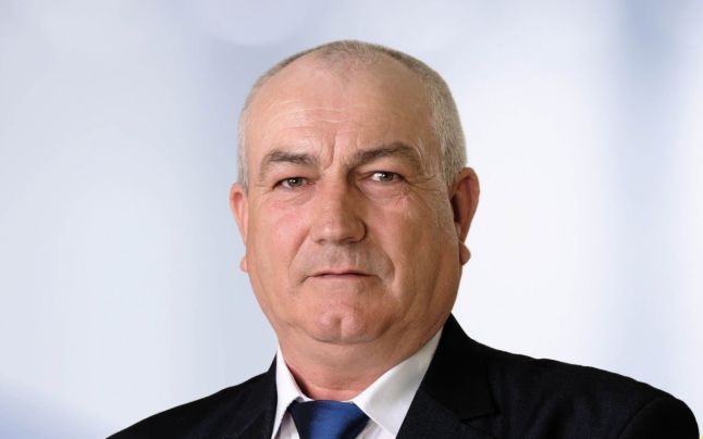 Fost primar din Iași, condamnat pentru că a plecat acasă cu două bidoane din primărie după ce a pierdut alegerile