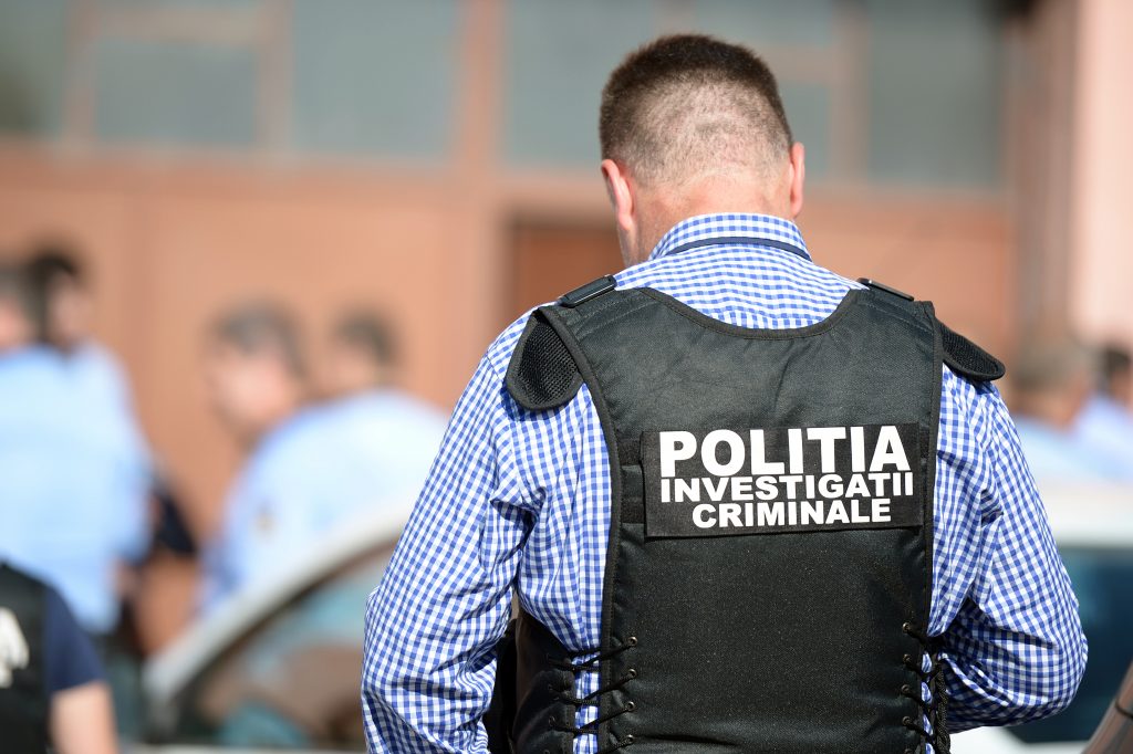 Crimă oribilă urmată de sinuciderea ucigașului lângă București. Criminalul și-a tăiat gâtul chiar în fața mamei femeii ucise! (DETALII EXCLUSIVE)