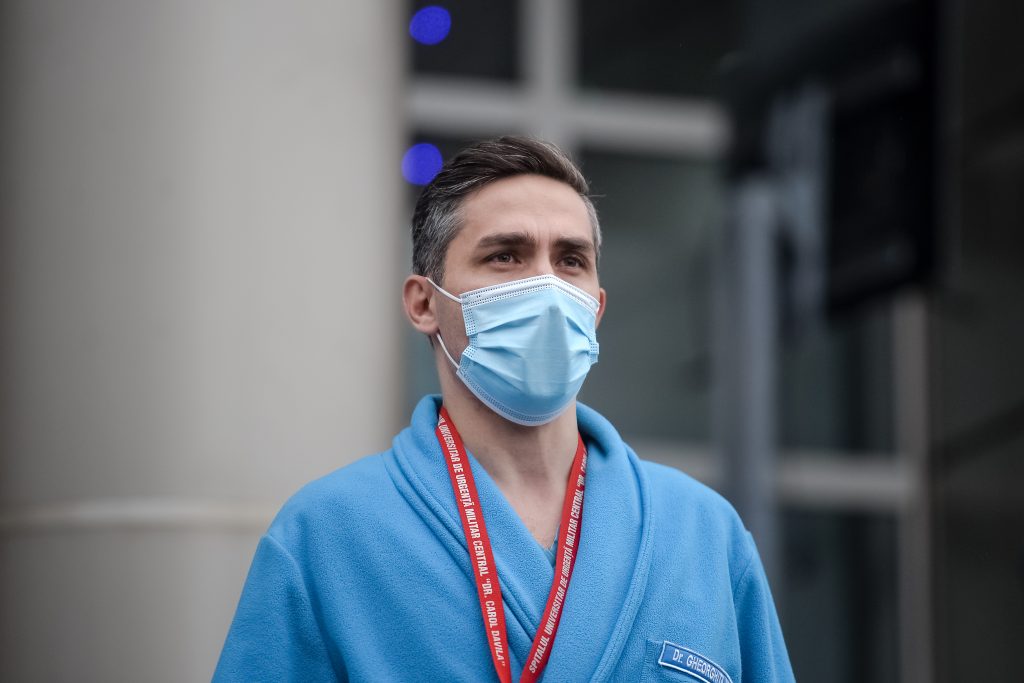 De ce nu se pot aduna resturi de vaccin din flacoane pentru a face doze suplimentare. Explicațiile șefului CNCAV