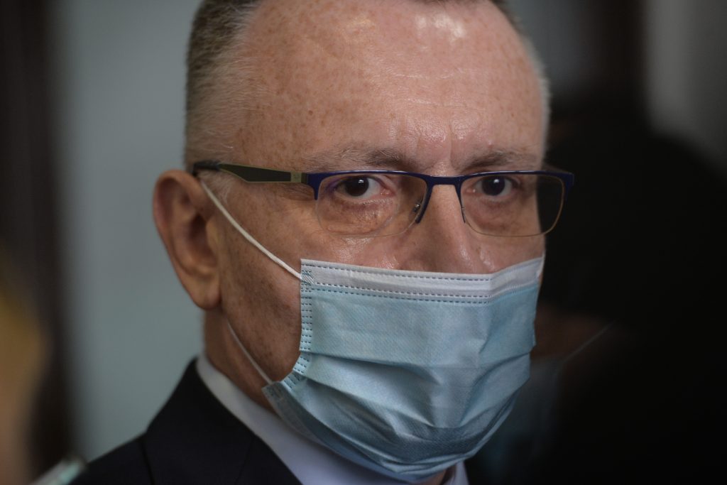 Sorin Cîmpeanu, despre dăruirea de mărțișoare în școli: „Am îndemnat la maximă prudență și la respectarea tuturor regulilor”