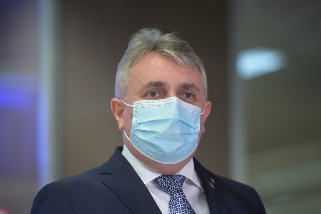 VIDEO – Ministrul de Interne, despre circulația în noaptea de Înviere: „Îi rog pe cei care nu participă la slujbe religioase să rămână acasă”