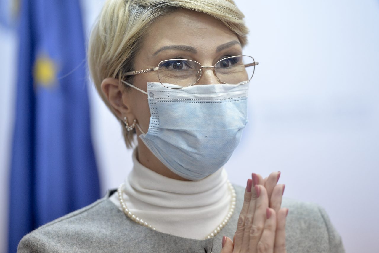 Mii de pensionari trebuiau să își ridice singuri taloanele de pensie, deși Poșta Română era obligată să le livreze la domiciliu