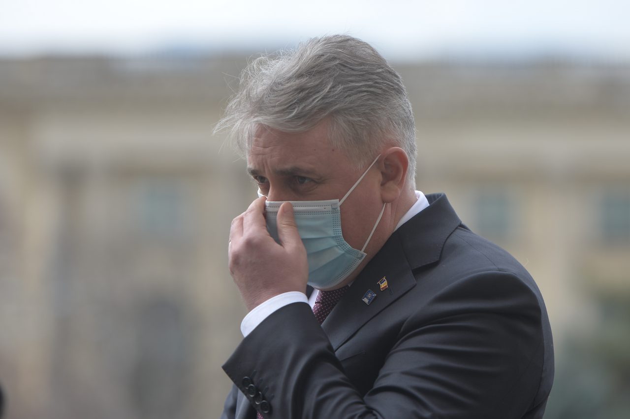 Lucian Bode anunță posibile amenzi pentru Raluca Turcan și Vlad Voiculescu, după ce aceștia au fost surprinși fără mască: „Toți suntem egali în fața legii”