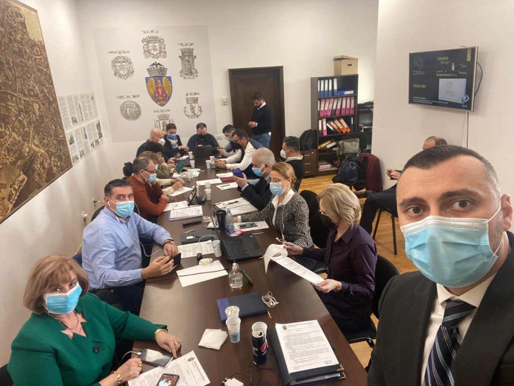 EXCLUSIV. Consilier PSD infectat cu noul coronavirus după ședința de vineri a CGMB: ”Nicușor Dan ar fi trebuit să aloce suficient spațiu pentru a se respecta distanța minimă de trei metri pătrați pentru fiecare persoană”