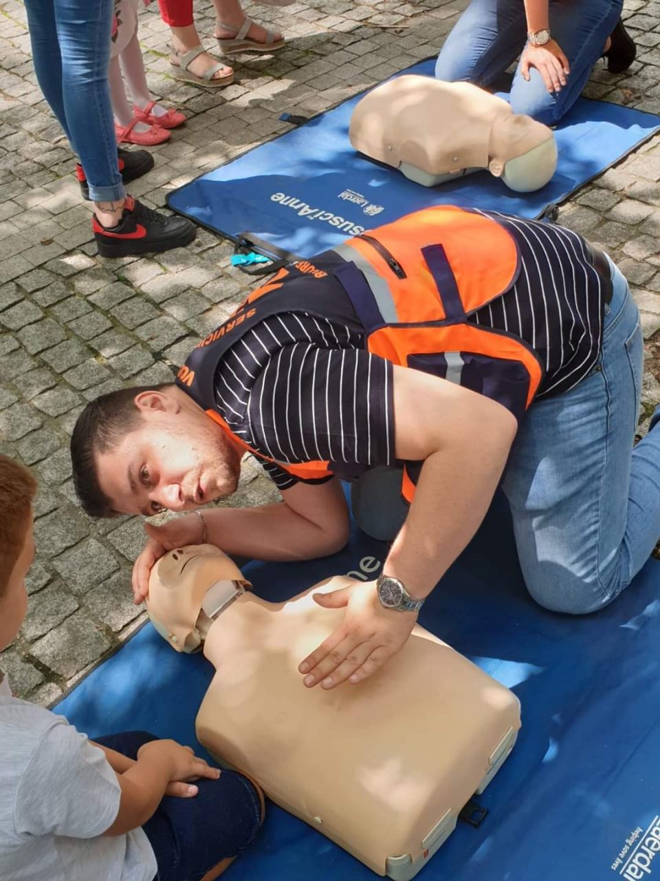 EXCLUSIV GÂNDUL.RO. Există un erou printre noi! Povestea bărbatului care a salvat o fetiță în față la AFI Cotroceni. Copila suferise un șoc anafilactic!