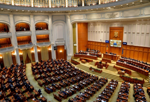 Scandal în Parlament. Doi deputați, de la AUR și USR, la un pas de bătaie: ”Îți ordon să dispari!“