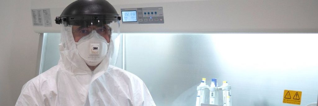EXCLUSIV. Biologul care a indentificat primele cazuri de infectare cu tulpina sud-africană: „Ne așteptăm să găsim mai multe cazuri!” Cât de eficient mai este vaccinul?!