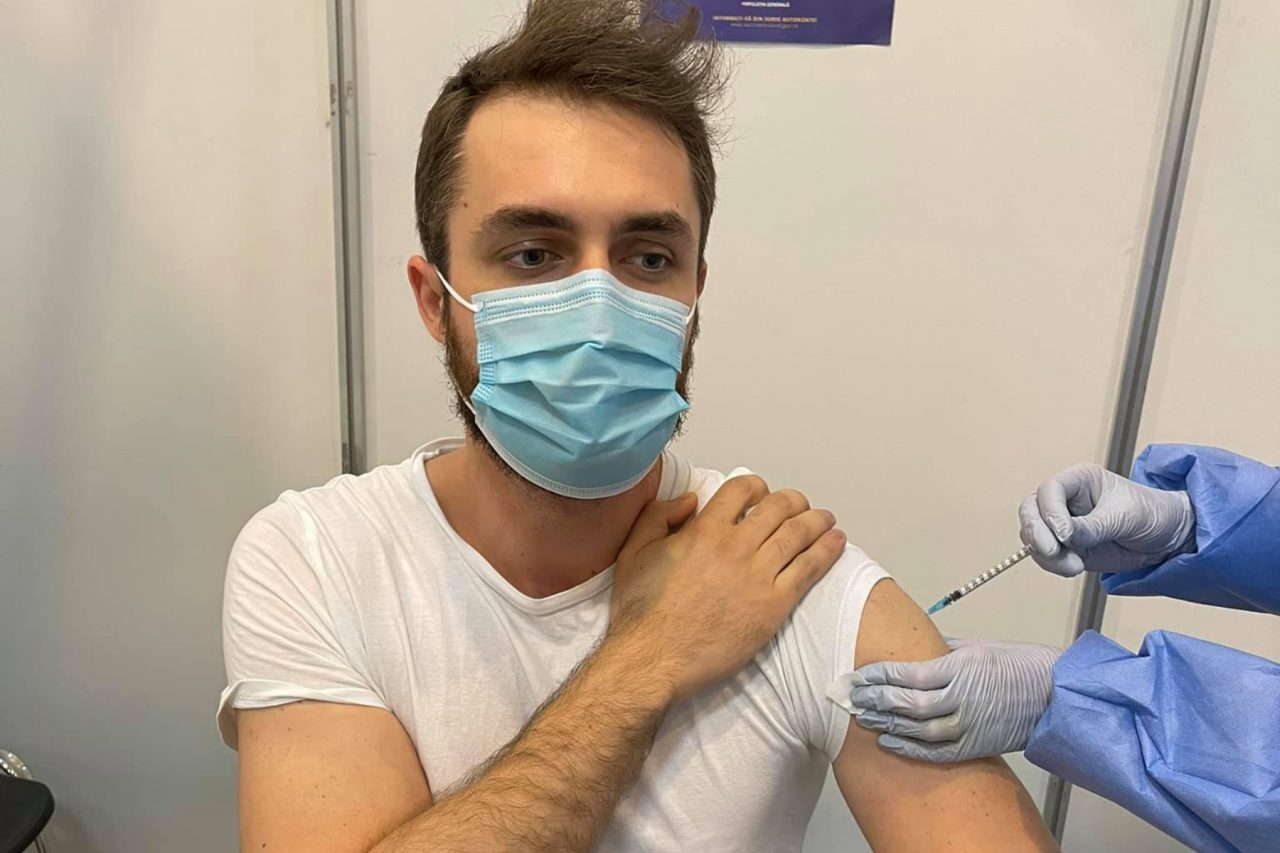 Tânărul diabetic, vaccinat cu două seruri diferite, reacționează: „Au apărut reacţiile adverse. Nu am primit niciun număr de contact dacă apar probleme, niciun suport, nicio procedură” – FOTO
