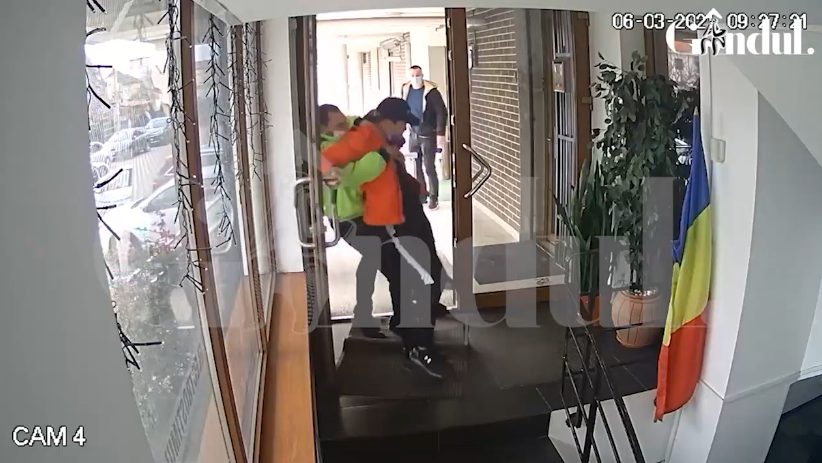 Răsturnare de situație în scandalul dintre tatăl Cătălinei Ponor și polițiștii locali din Constanța! Au apărut imaginile care demontează acuzațiile de ultraj (VIDEO)