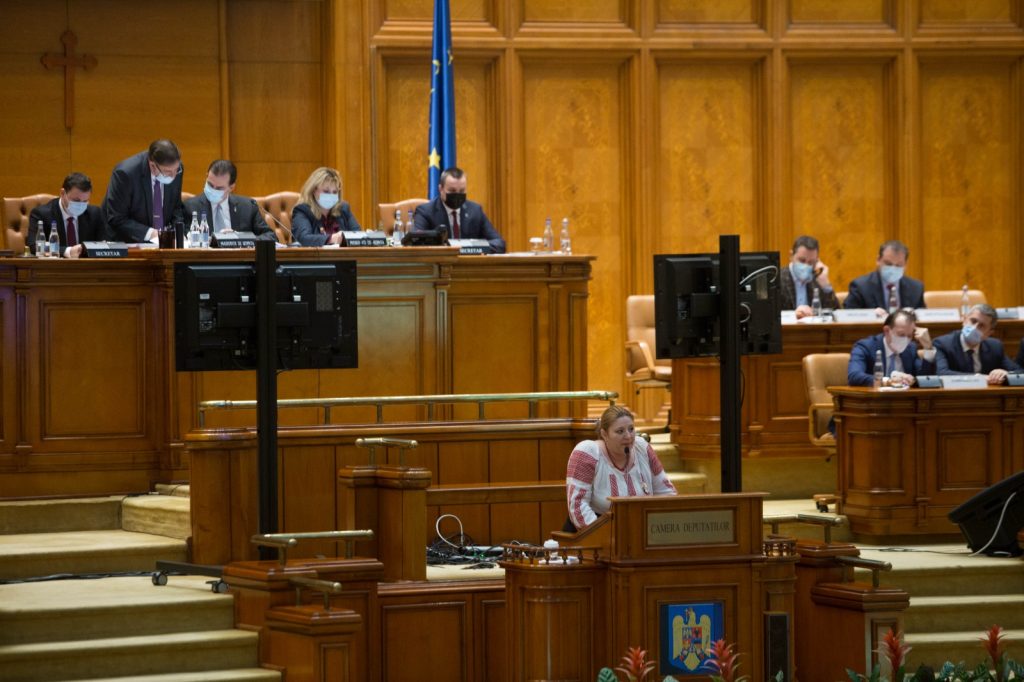 Diana Şoşoacă, săgeți spre ministrul Sănătăţii: ”Este pentru prima oară când îl văd și nu fuge de mine”