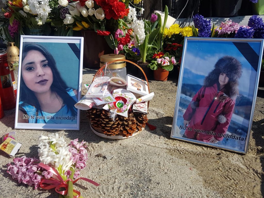 Dumnezeule, ce frumoase erau Raisa și Mihaela, fetele ucise de șoferița băută! Vor fi așezate împreună în același cavou! Imaginile tristeții fără margini!