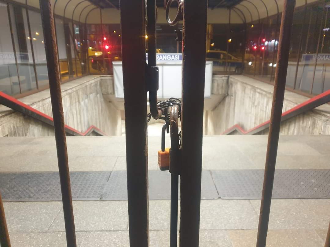 Circulaţia metrourilor, blocată din cauza unui protest spontan al sindicaliştilor