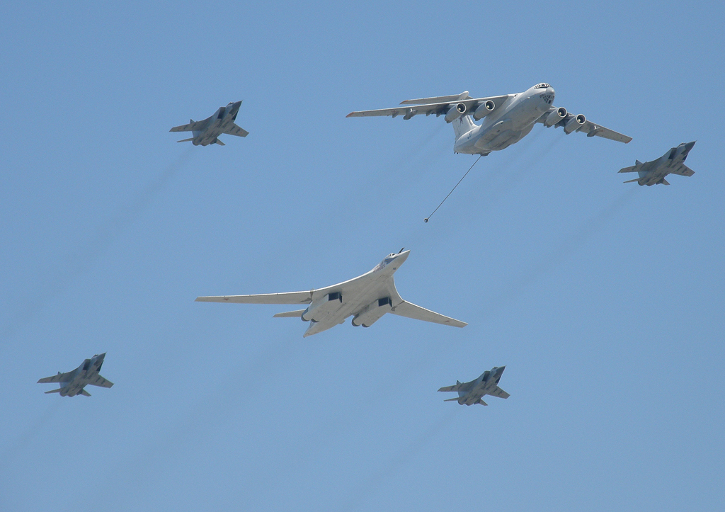 Trei aeronave militare rusești au fost interceptate de NATO în apropierea Poloniei