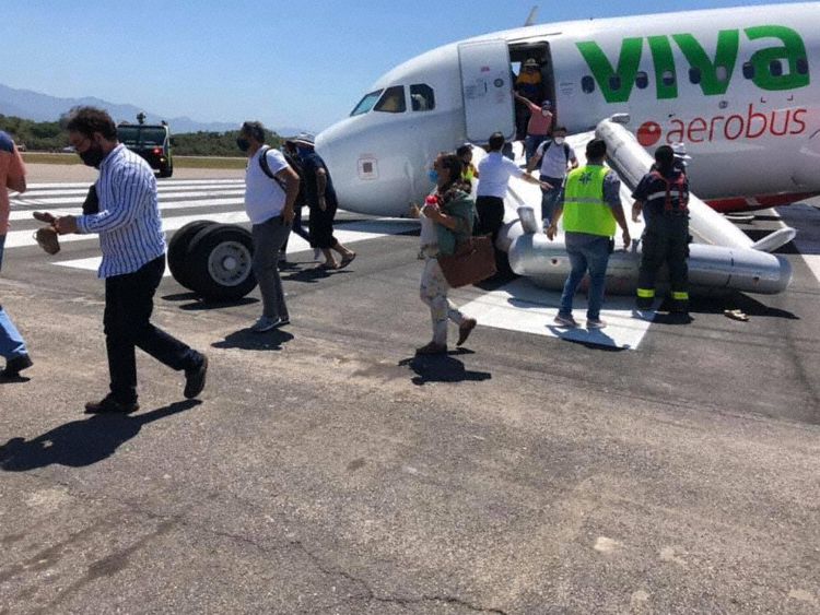 Accident aviatic în Puerto Vallarta, cu 127 de pasageri la bord! S-a rupt jamba de față a trenului de aterizare. Imagini spectaculoase pe GÂNDUL.RO – Galerie FOTO și VIDEO