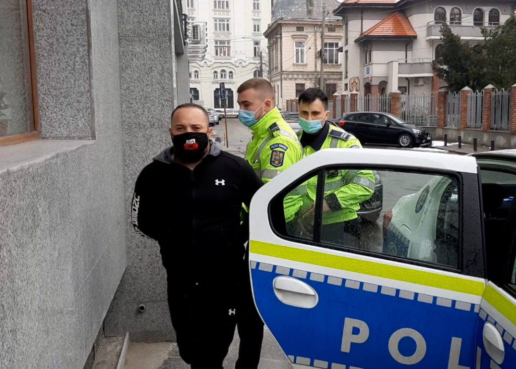 Urmărire spectaculoasă în București! Poliția a prins un bărbat înarmat și fără permis!