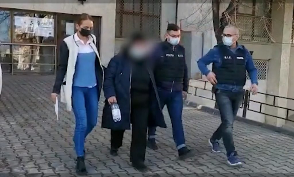 Bătrână de 74 de ani, furt ca-n filme! Și-a filat victima, de 84 de ani, la biserică și apoi a dat atacul. Polițiștii, șocați de planul hoaței