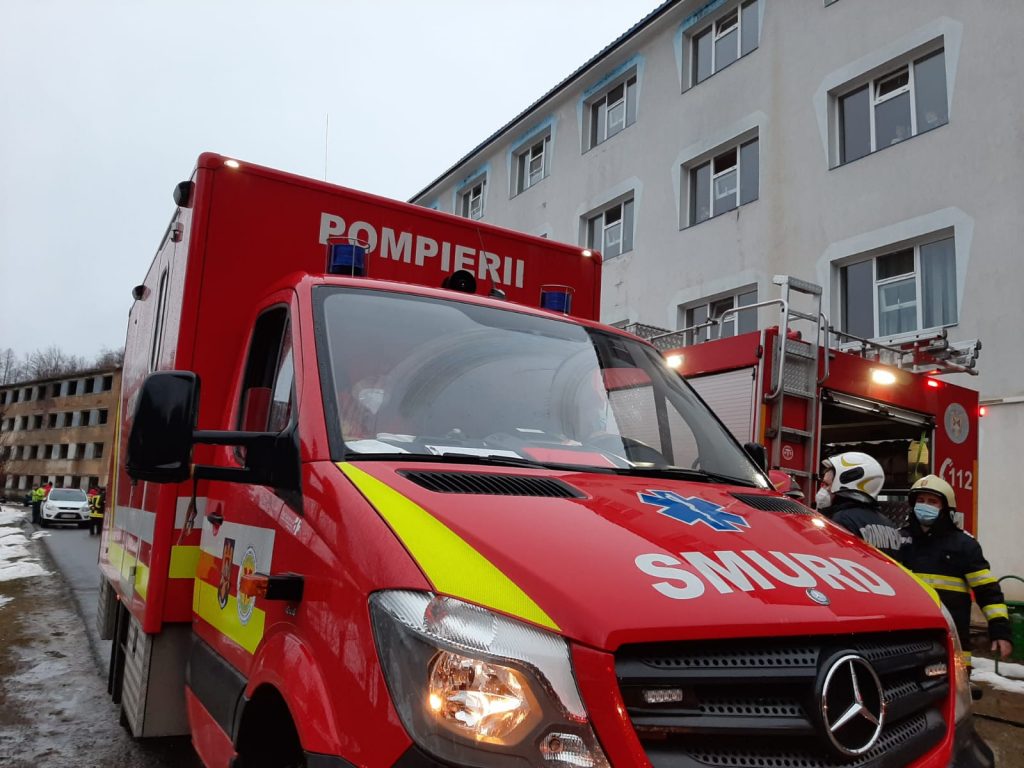 Incendiu la Spitalul de Psihiatrie din Cavnic. Au fost evacuate 71 de persoane (FOTO)