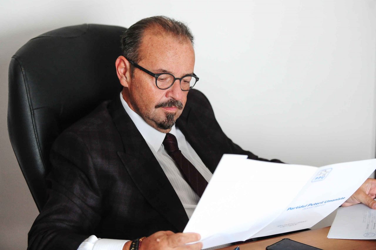 „Piedone” bagă în telemuncă 40% din angajații Primăriei Sector 5!