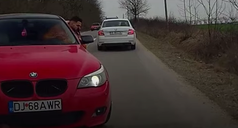 Ca-n traficul din Rusia! Un șofer a fost blocat și amenințat cu pistolul pe un drum din Dolj (VIDEO)