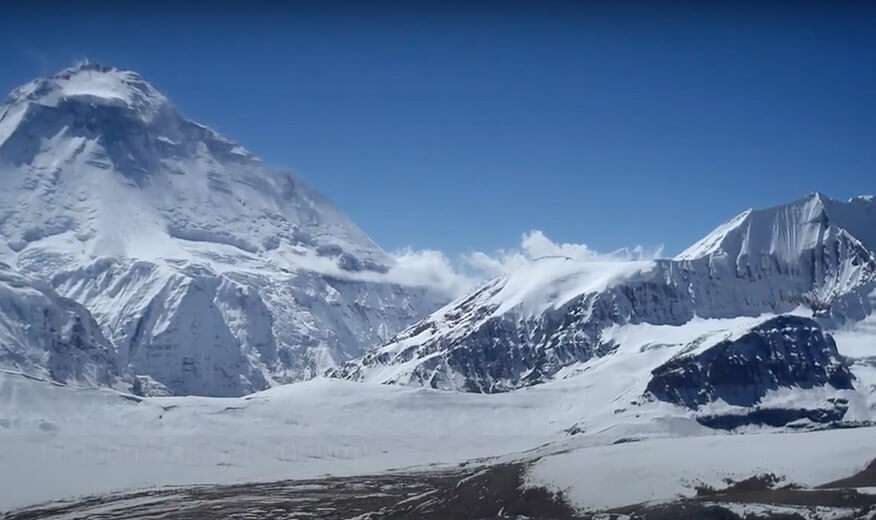 Doi români vor să cucereasca vârful Dhaulagiri