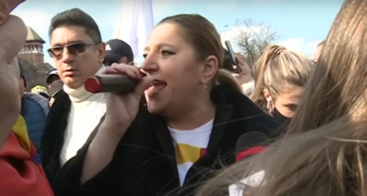 Diana Șoșoacă, scandal la morga Institutului „Marius Nasta”: „Sunt crime împotriva umanității! Vă depun plângere penală, doamna Mahler” (VIDEO)