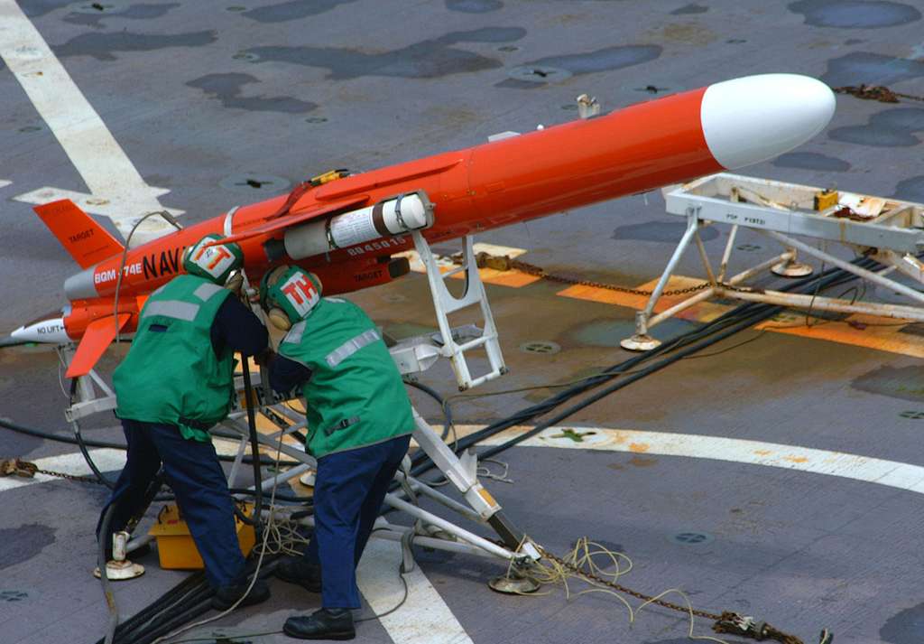 Gigantul Aramco, atacat! O dronă a lovit un port petrolier, iar o rachetă a căzut peste o sondă, în estul Arabiei Saudite!