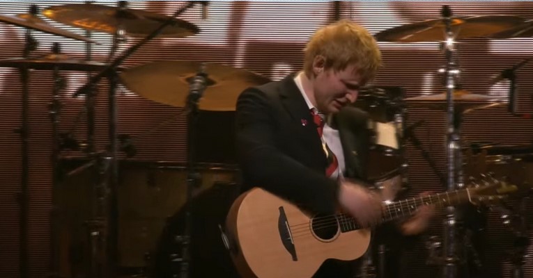 Moment dificil pentru Ed Sheeran. Artistul a plâns pe scenă, în timp ce interpreta o melodie despre fiica sa
