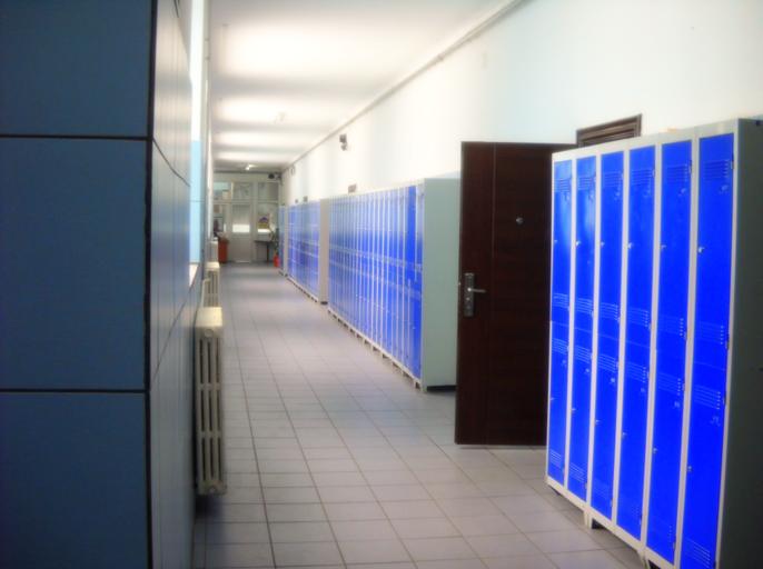Focar de Covid la un liceu din București! Se trece de urgență la cursuri online!