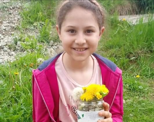 Fetiță de 9 ani din Bistrița-Năsăud, decedată acasă, după ce s-ar fi înecat cu vomă. La autopsie, s-a stabilit că era infectată cu COVID-19