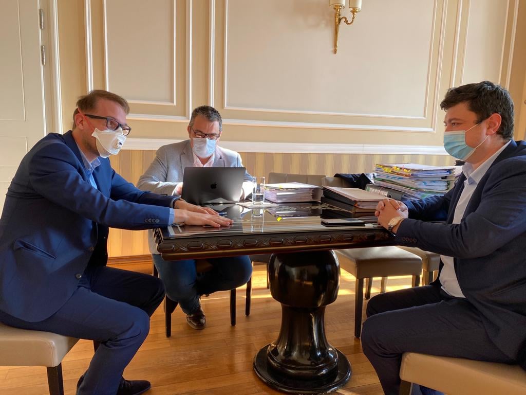 Război total între USR PLUS și PNL! Dominic Fritz îi spulberă pe liberalii din Timiș. Cum i-a putut numi pe „partenerii” din coaliția de guvernare!
