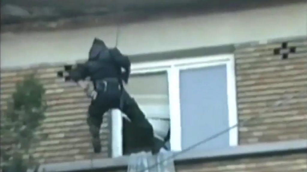 Poliția s-a confruntat cu un caz similar celui de la Onești și în 1995. Atunci, victima a fost salvată după o intervenție în forță, ca în filmele de acțiune (EXCLUSIV)