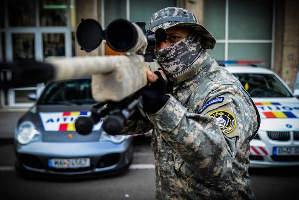 Adevăratul motiv pentru care trupele speciale nu au folosit un lunetist pentru anihilarea ucigașului de la Onești. Ce detaliu au ascuns șefii Poliției Române! (EXCLUSIV)