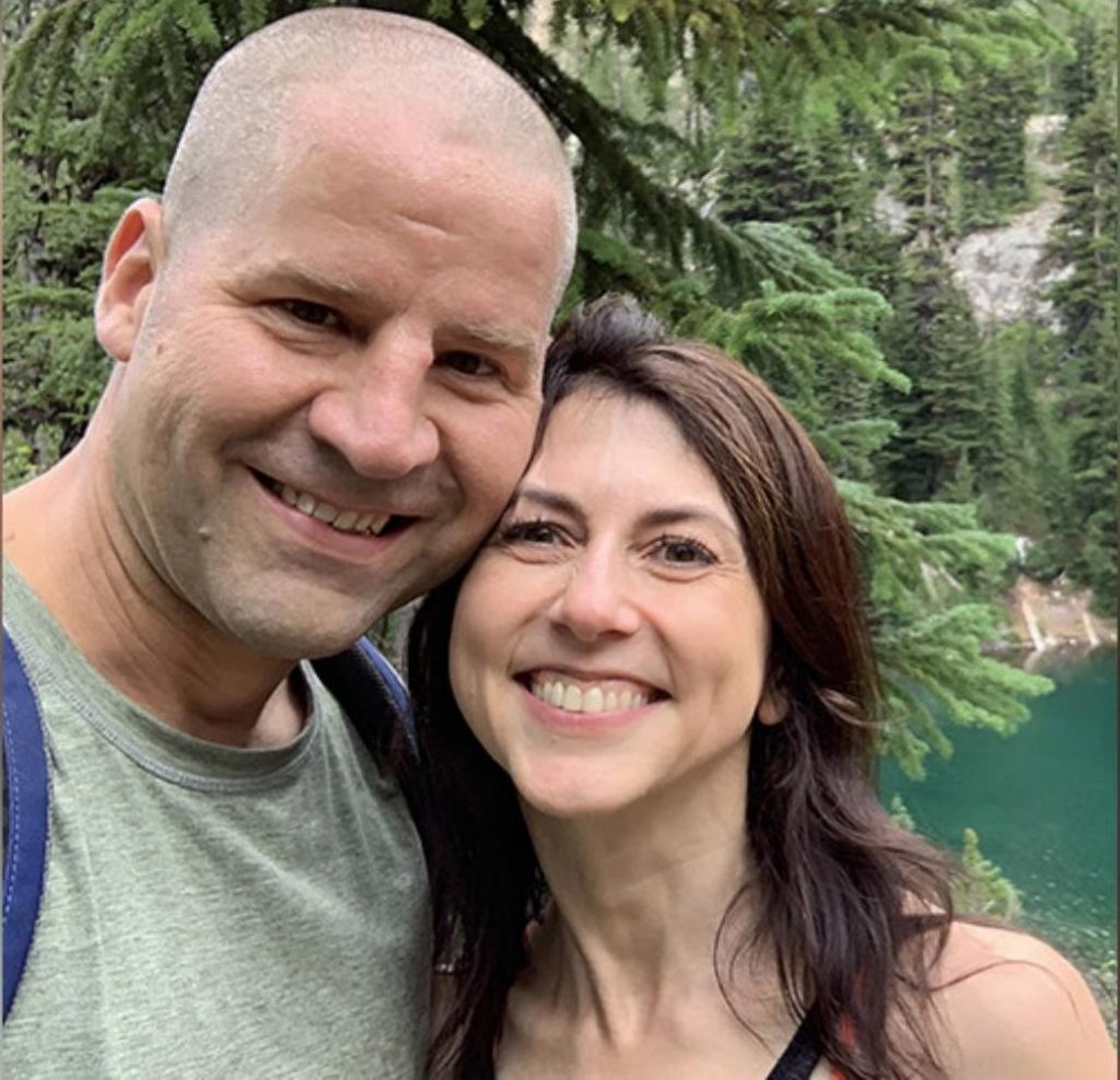Fosta soție a lui Jeff Bezos s-a recăsătorit cu un profesor de chimie din Seattle! MacKenzie Scott, avere uriașă la partaj!