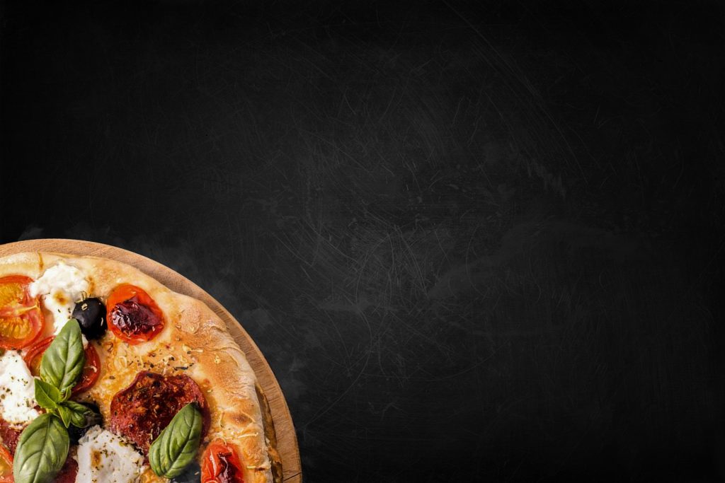 Caz incredibil în Italia. O femeie s-a salvat din mâinile agresorului, fostul iubit, după ce a sunat la 112 și a comandat o pizza