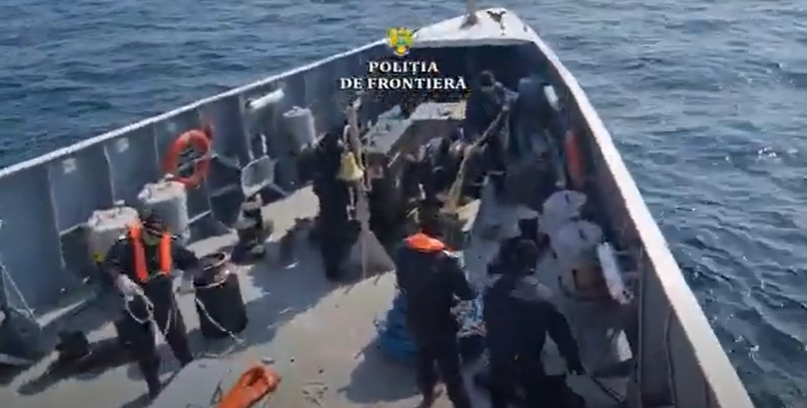 Paza de Coastă a României a tras mai multe focuri de avertizare în zona Mării Negre. O ambarcațiune turcească pescuia ilegal în apele românești