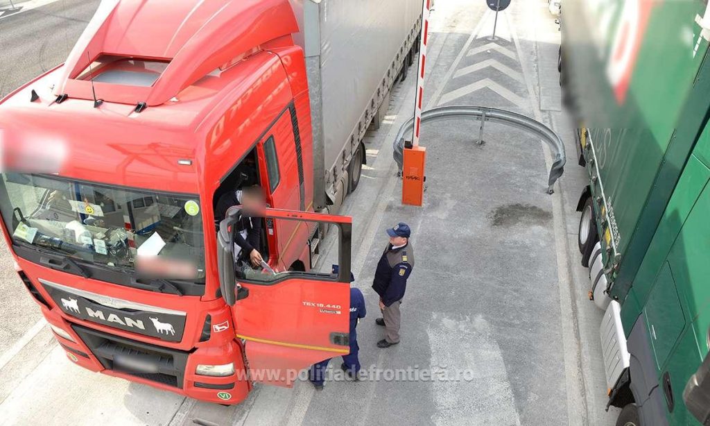 Graniţa cu Ungaria este blocată. Trafic intens, după ce autorităţile maghiare au decis să facă verificări amănunţite