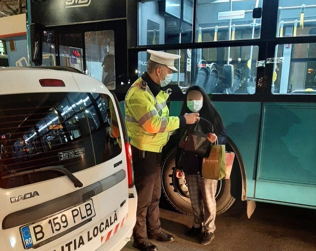 Și-a uitat poșeta într-un autobuz din București, apoi a avut parte de o surpriză, de 8 Martie