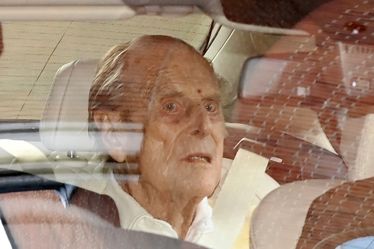 Prințul Philip, în vârstă de 99 de ani, externat după o lună în spital – FOTO