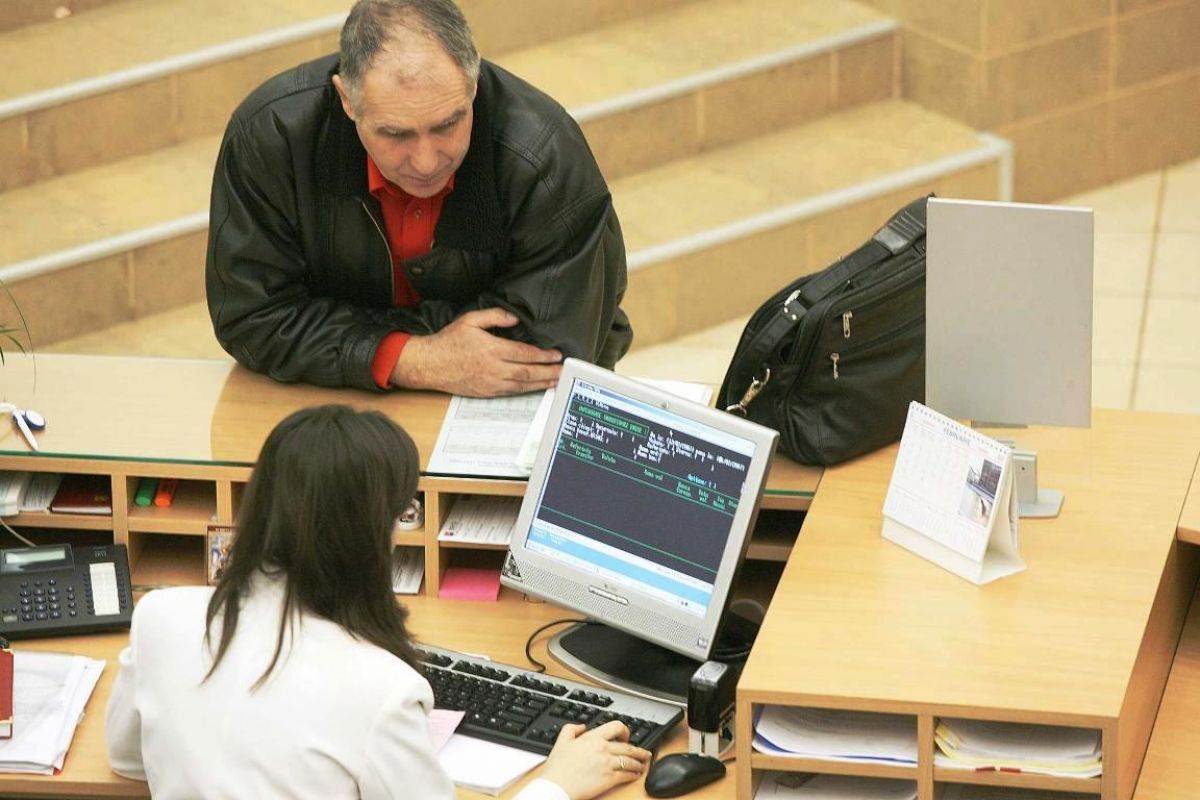 Românii au intrat în panică, nu-și mai pot plăti ratele, după ce le-au amânat. Vor încă o păsuire de la bănci