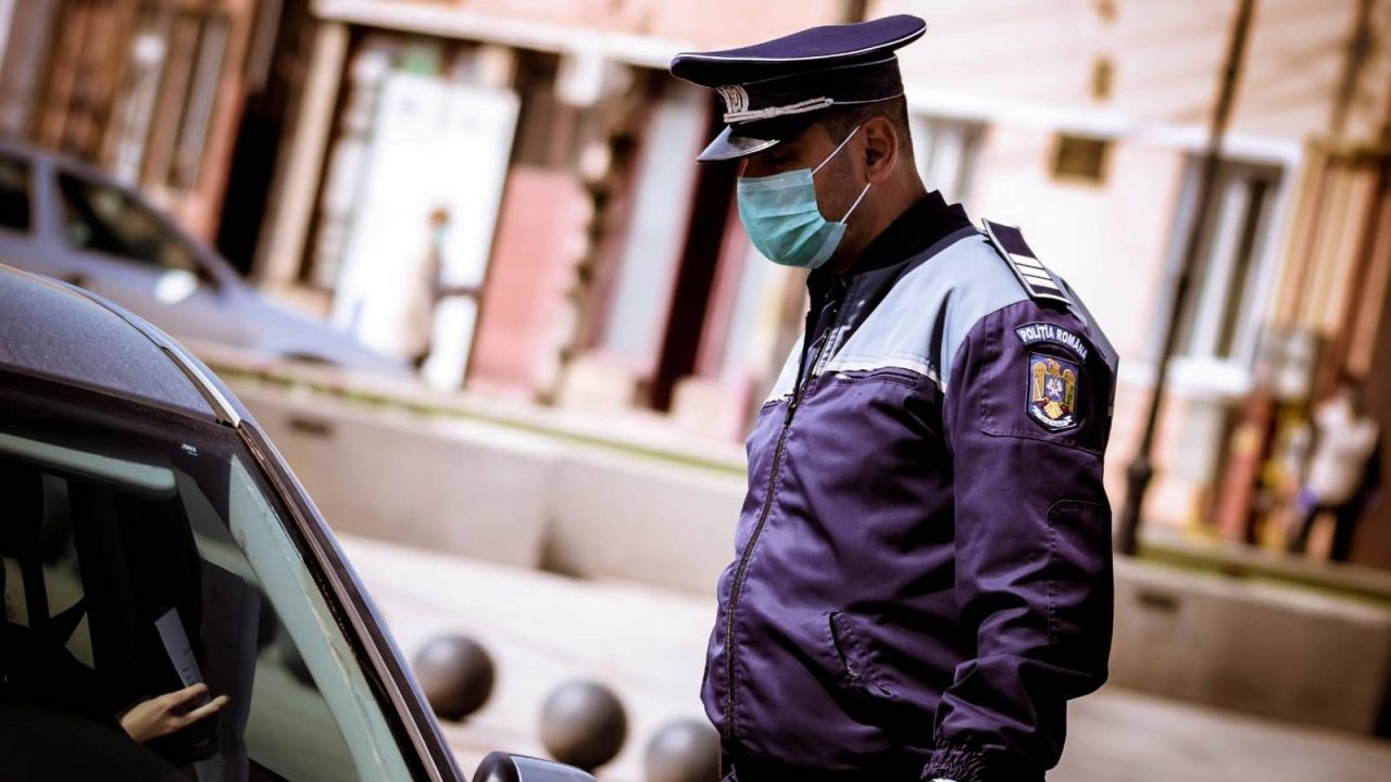 Cum a umilit și batjocorit o femeie de 40 de ani „gașca de la Secția 16”! Povestea Ruxandrei, mama pe care polițiștii-bătăuși au exersat loviturile!