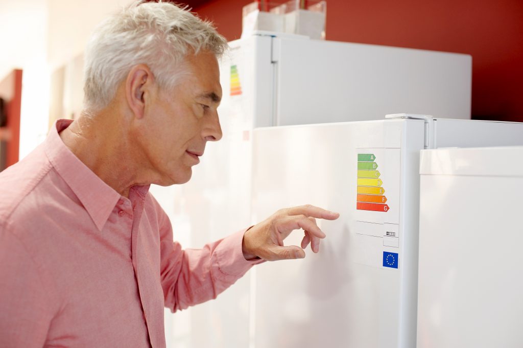 Electrocasnicele vor avea o nouă etichetă energetică de la 1 martie. Ce se schimbă