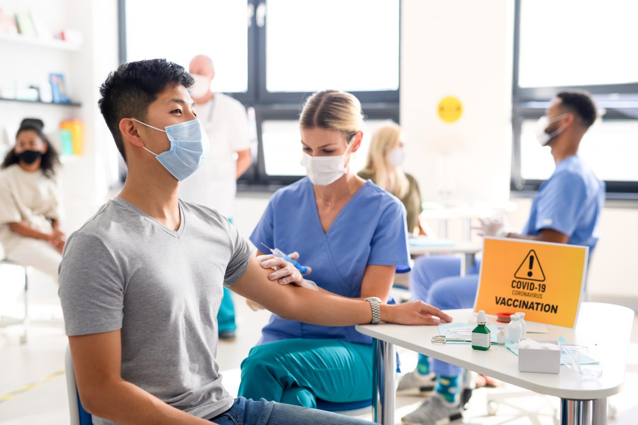 Campania de vaccinare anti-COVID-19. Aproape 50.000 de persoane imunizate în ultimele 24 de ore! / Câți români au fost vaccinați până în prezent